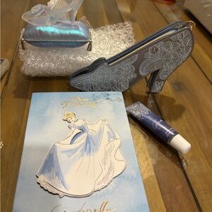 Bath & Body Works 4 pc Bundle - Cinderella Night Light Wallet Eyeshadow Pallet